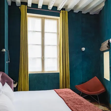 Du Petit Moulin, Haute Couture By Lacroix Hotel 4*