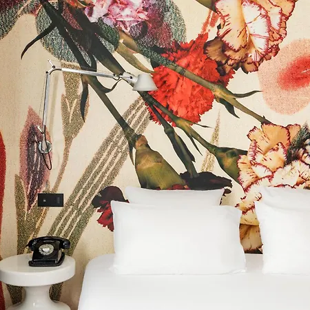 Hotel Du Petit Moulin, Haute Couture By Lacroix Parigi