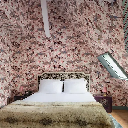 Du Petit Moulin, Haute Couture By Lacroix 4* Paris