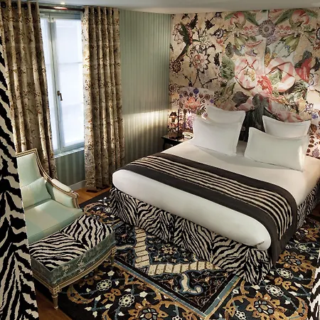 Du Petit Moulin, Haute Couture By Lacroix 4*