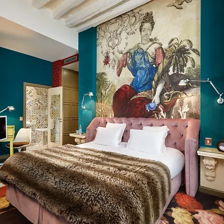 Hotel Du Petit Moulin, Haute Couture By Lacroix Parigi
