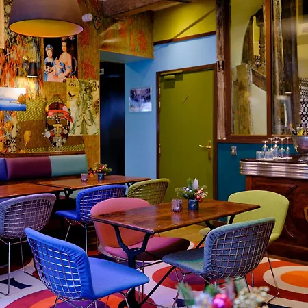Du Petit Moulin, Haute Couture By Lacroix 4* Paris