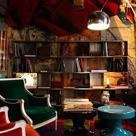 Du Petit Moulin, Haute Couture By Lacroix 4* Parigi