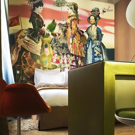Hotel Du Petit Moulin, Haute Couture By Lacroix 4*