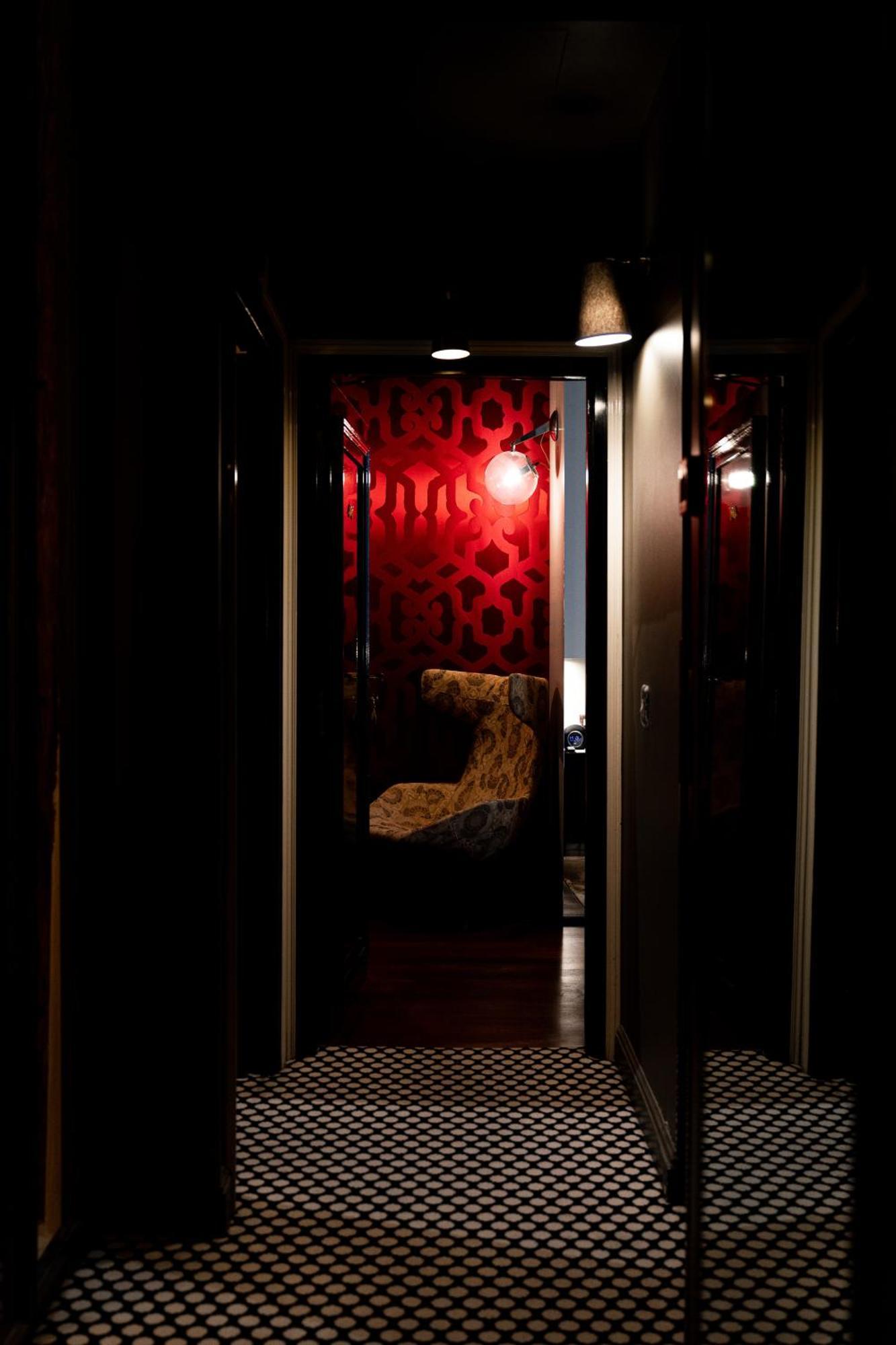 Hotel Du Petit Moulin, Haute Couture By Lacroix 4*