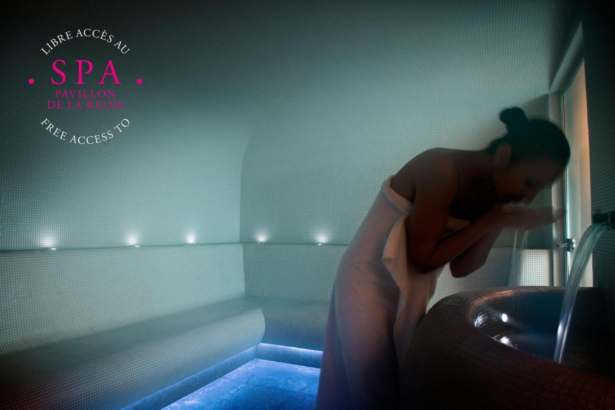 Du Petit Moulin, Haute Couture By Lacroix Hotel 4*