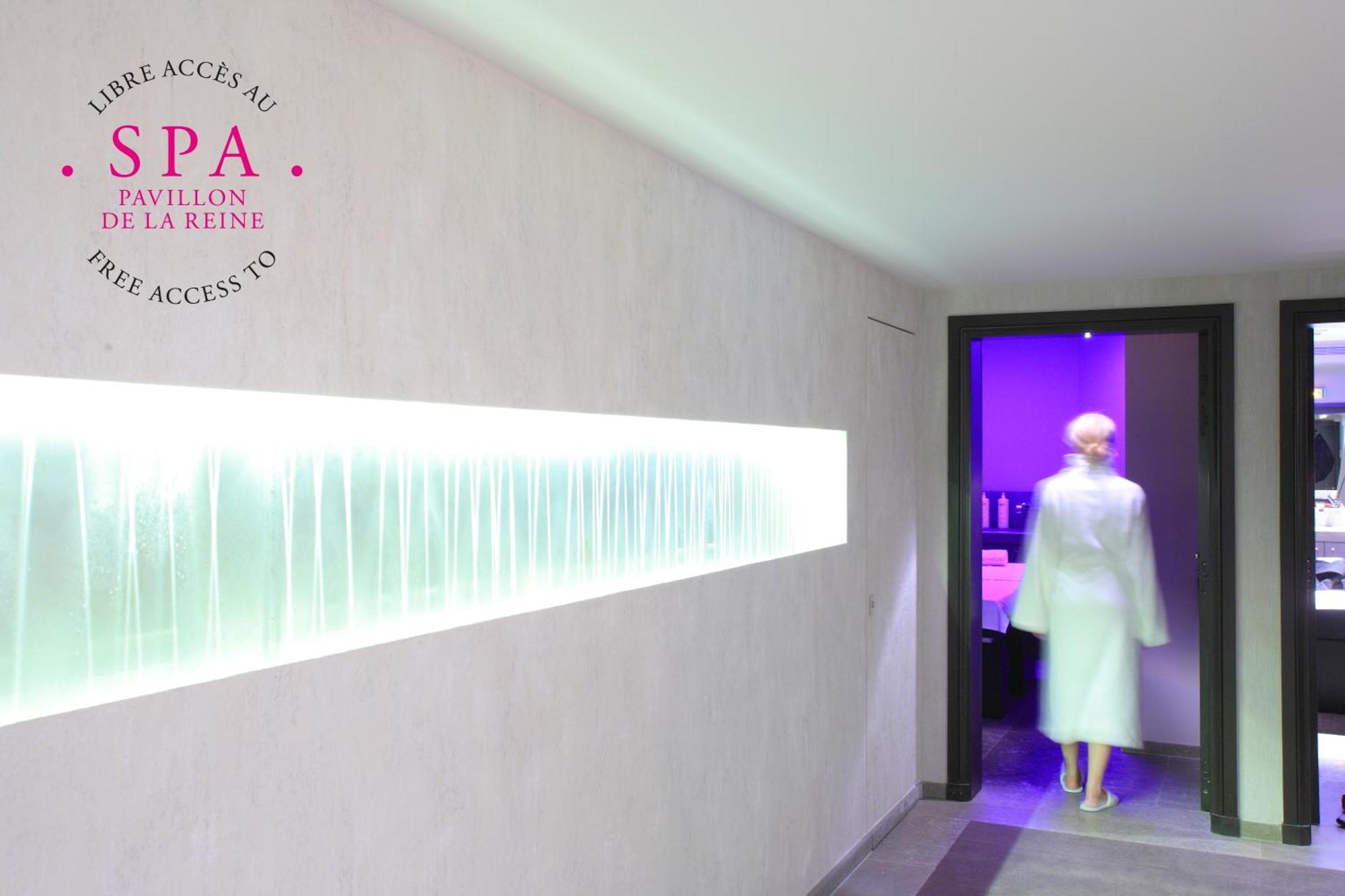 Du Petit Moulin, Haute Couture By Lacroix Hotel Paris