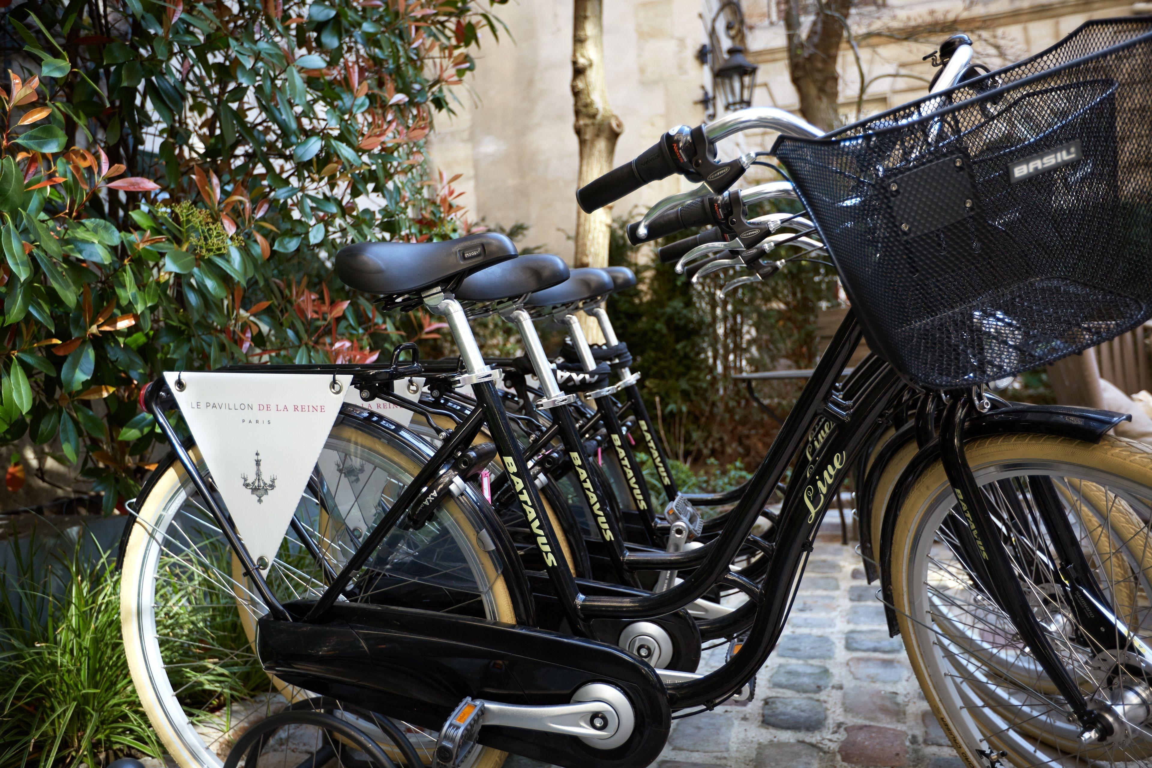 Du Petit Moulin, Haute Couture By Lacroix Hotel Paris