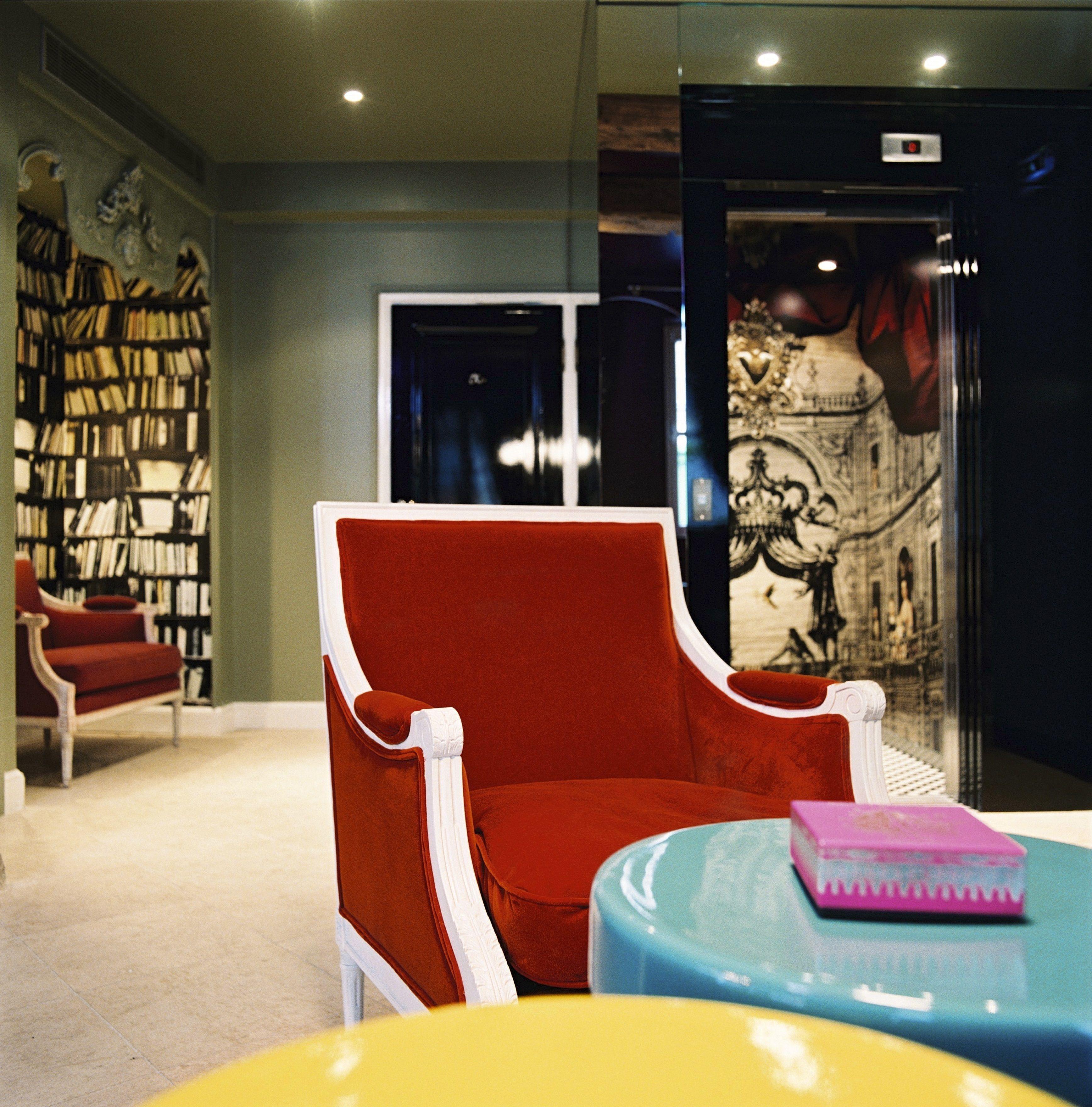 Du Petit Moulin, Haute Couture By Lacroix Hotel Paris