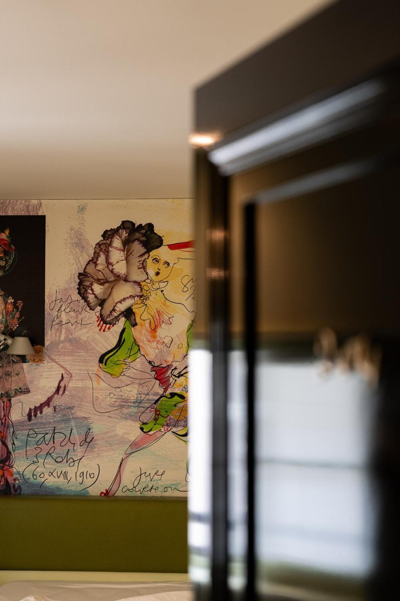 Du Petit Moulin, Haute Couture By Lacroix Hotel 4*