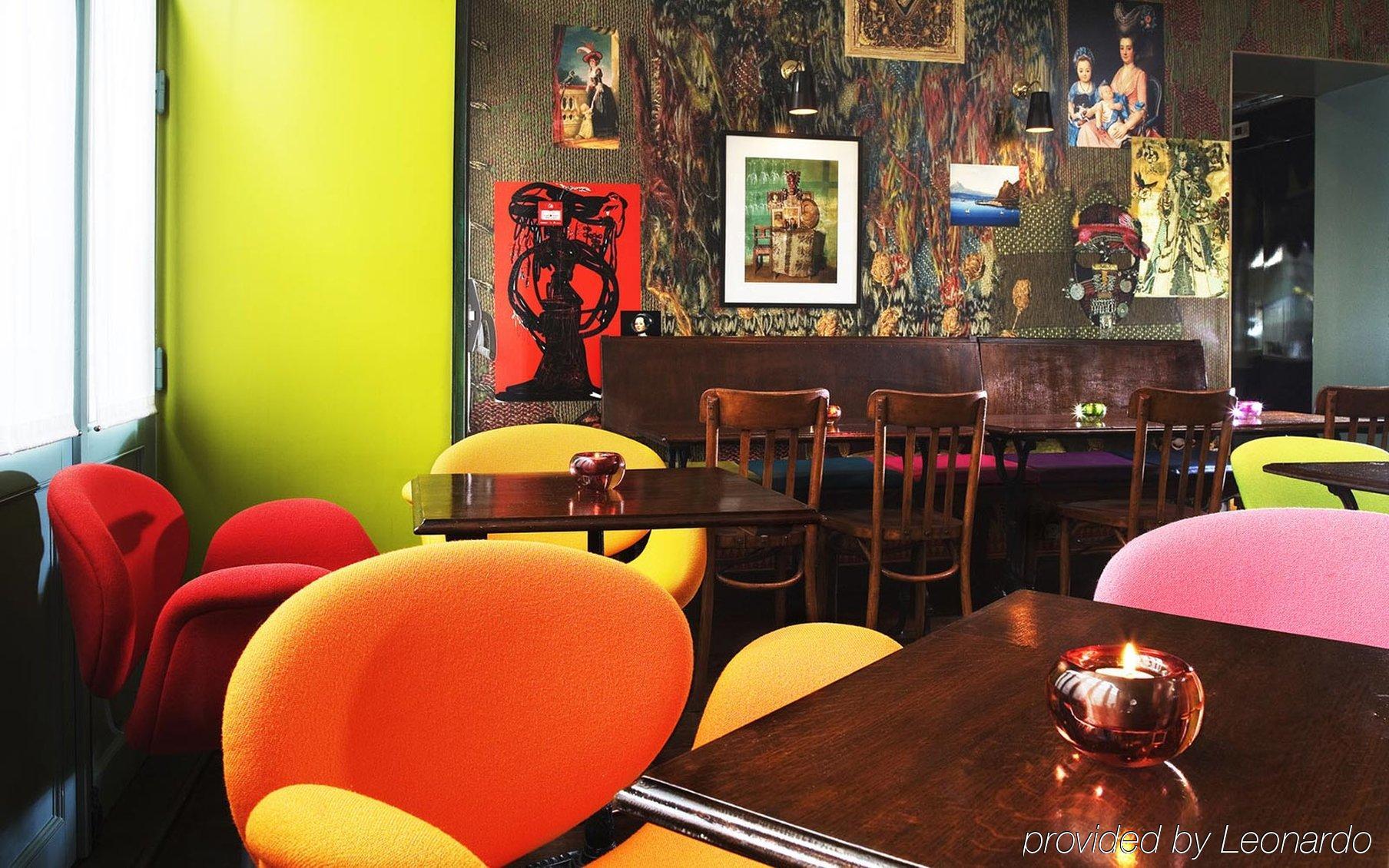 Du Petit Moulin, Haute Couture By Lacroix Hotel Parigi