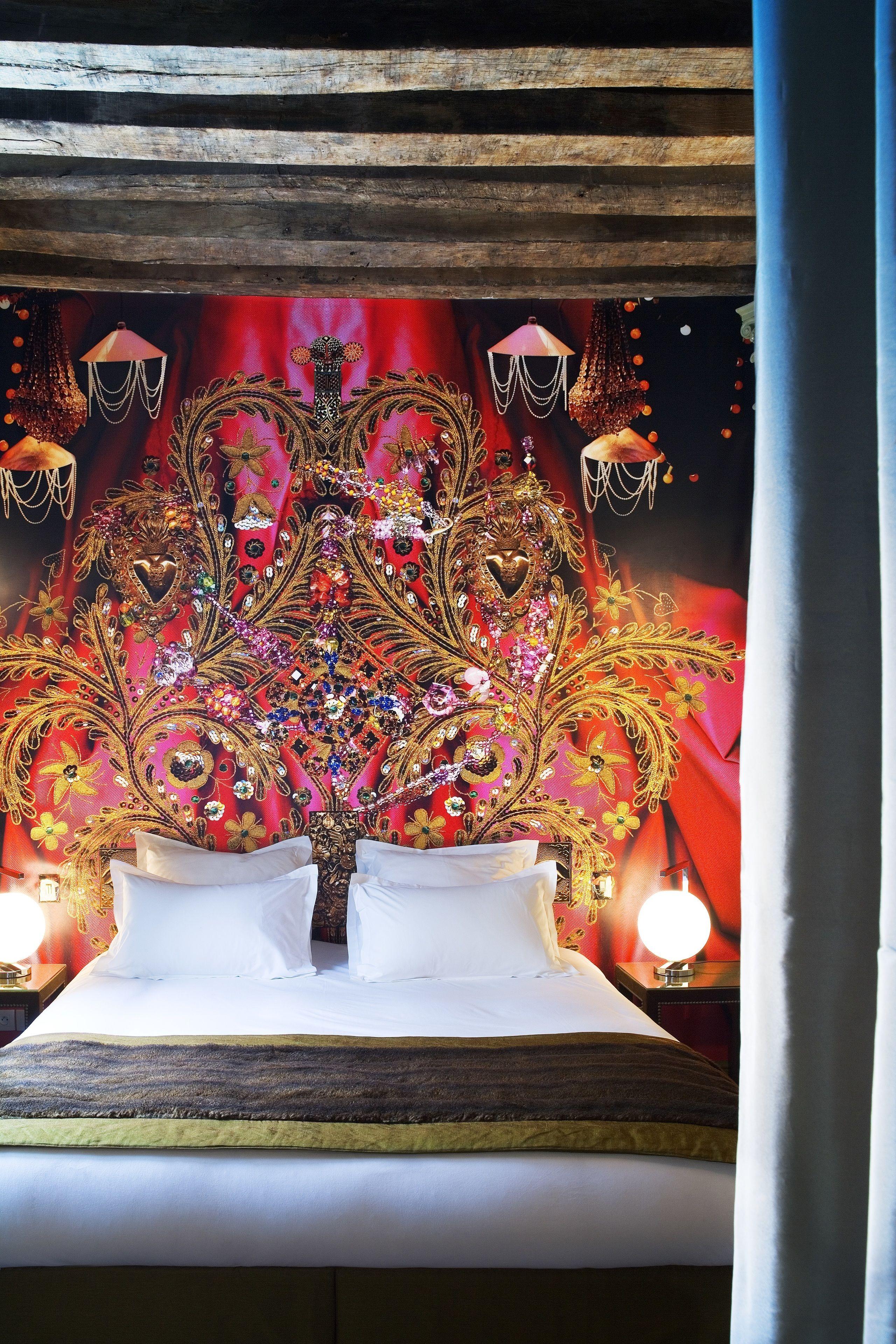 Du Petit Moulin, Haute Couture By Lacroix Hotel