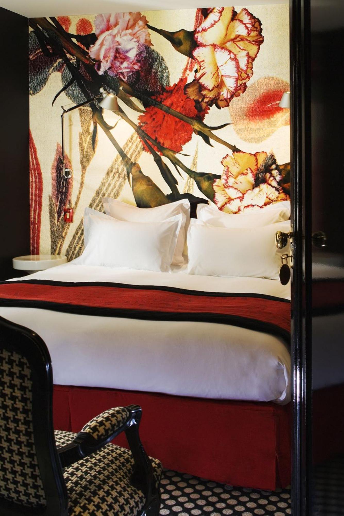 Hotel Du Petit Moulin, Haute Couture By Lacroix 4*